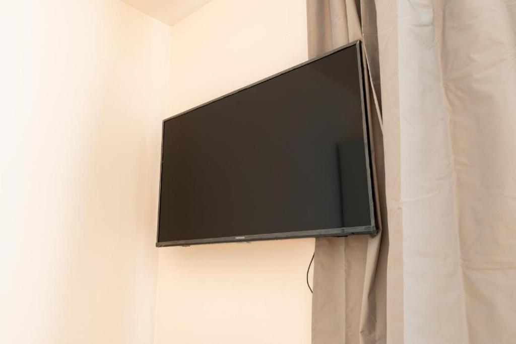 Brand New Studio Apartment #24 In Elite Residence With Free Secure Parking In The Center Прага Екстер'єр фото