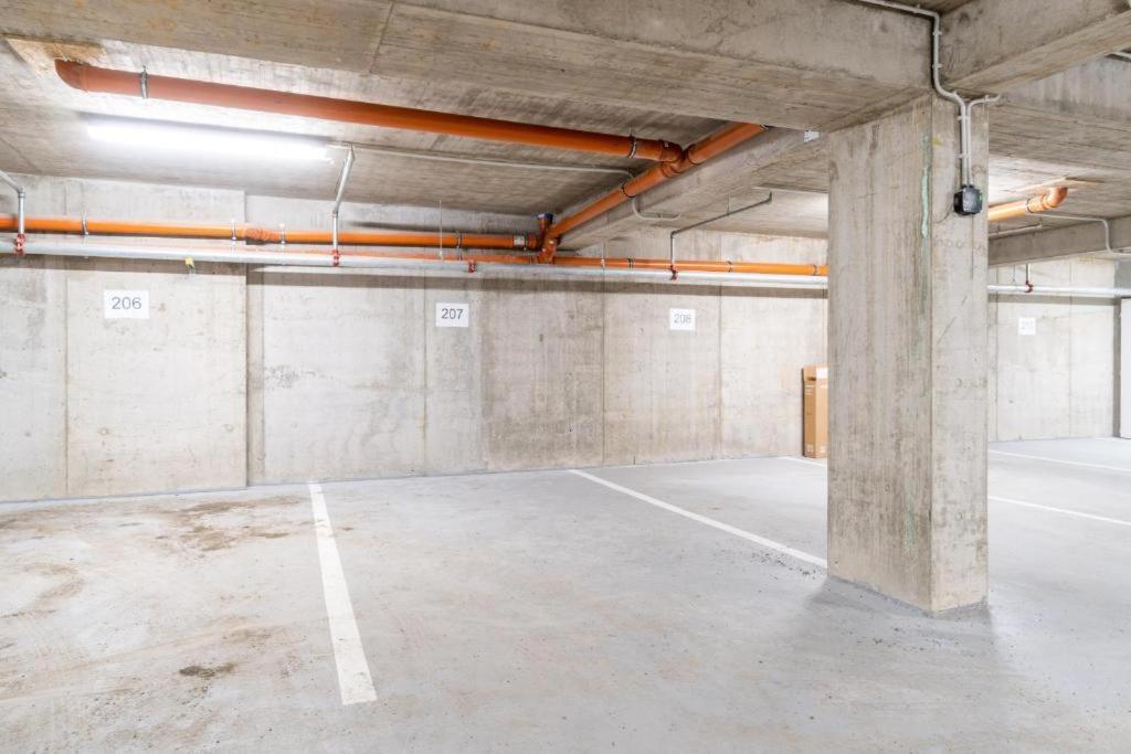 Brand New Studio Apartment #24 In Elite Residence With Free Secure Parking In The Center Прага Екстер'єр фото