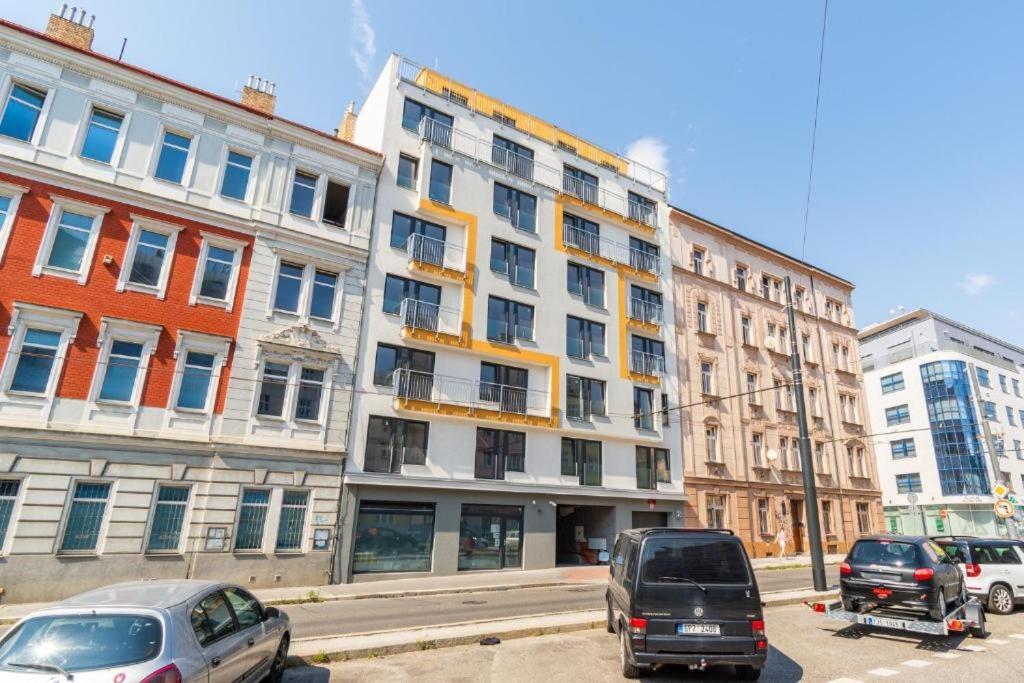 Brand New Studio Apartment #24 In Elite Residence With Free Secure Parking In The Center Прага Екстер'єр фото